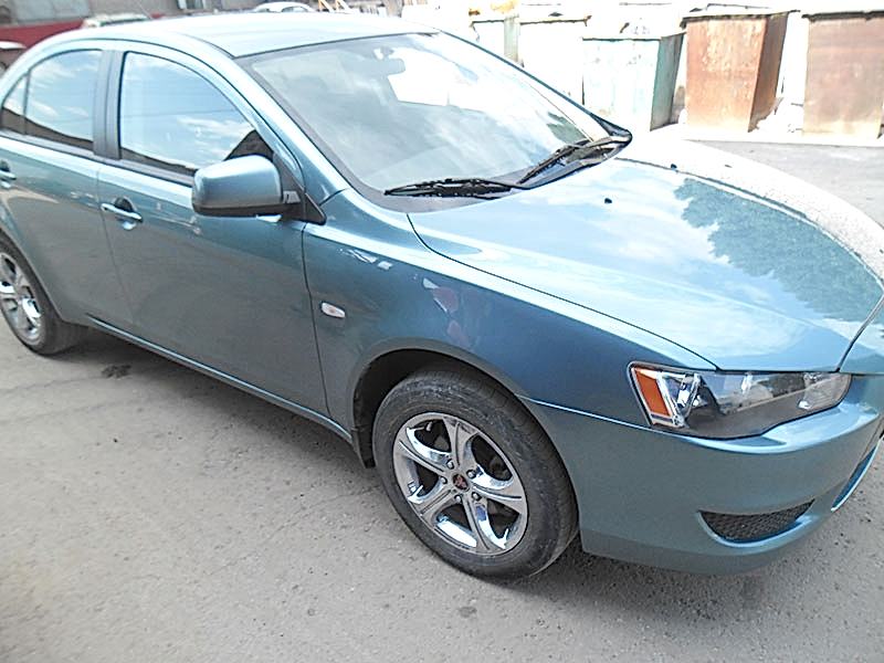 Mitsubishi Lancer Повреждение передней части автомобиля.