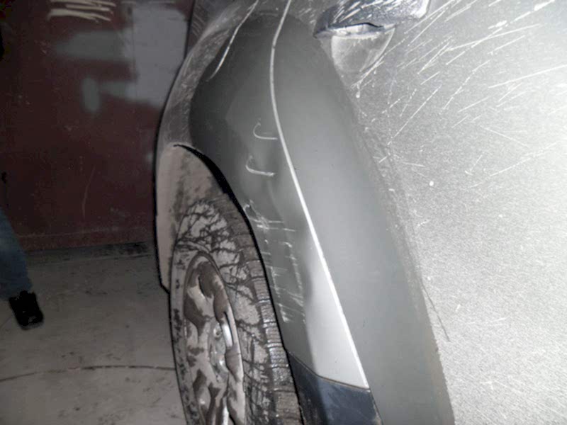 Renault Duster Повреждение правой части автомобиля.