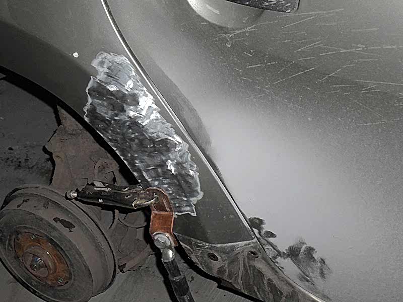 Renault Duster Повреждение правой части автомобиля.